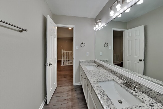 Building Photo - 1021 Glenview Dr
