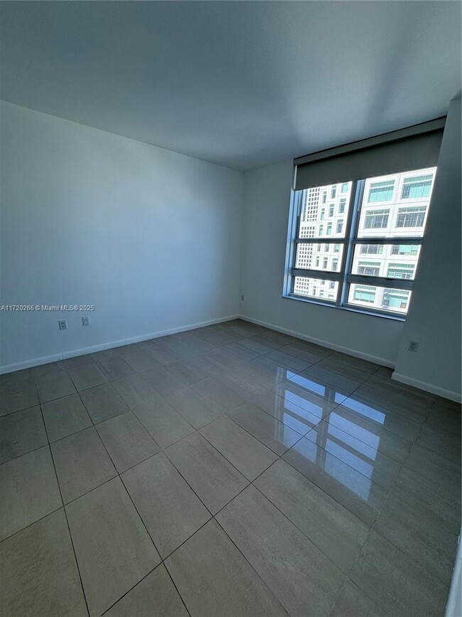 Building Photo - 950 Brickell Bay Dr