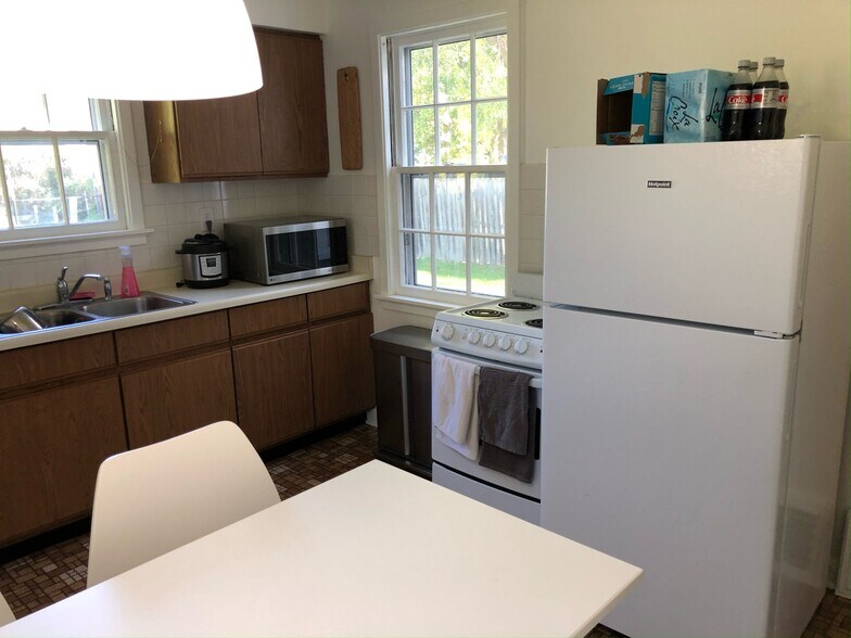 Building Photo - 1822 Vahlen St