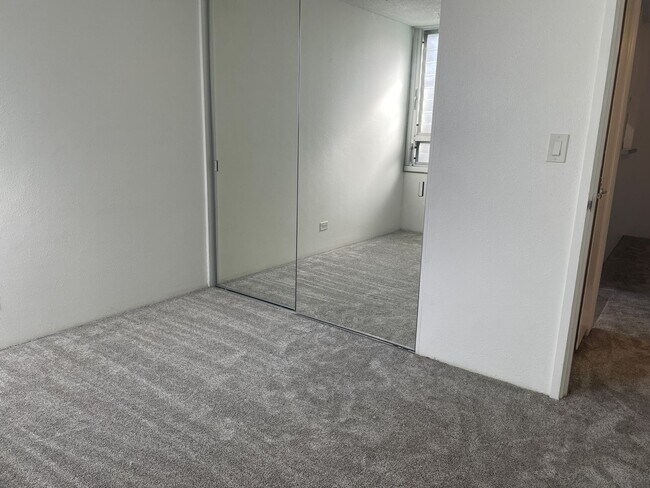 Building Photo - Victoria Plaza - Makiki/Punchbowl - 2/2/1 ...