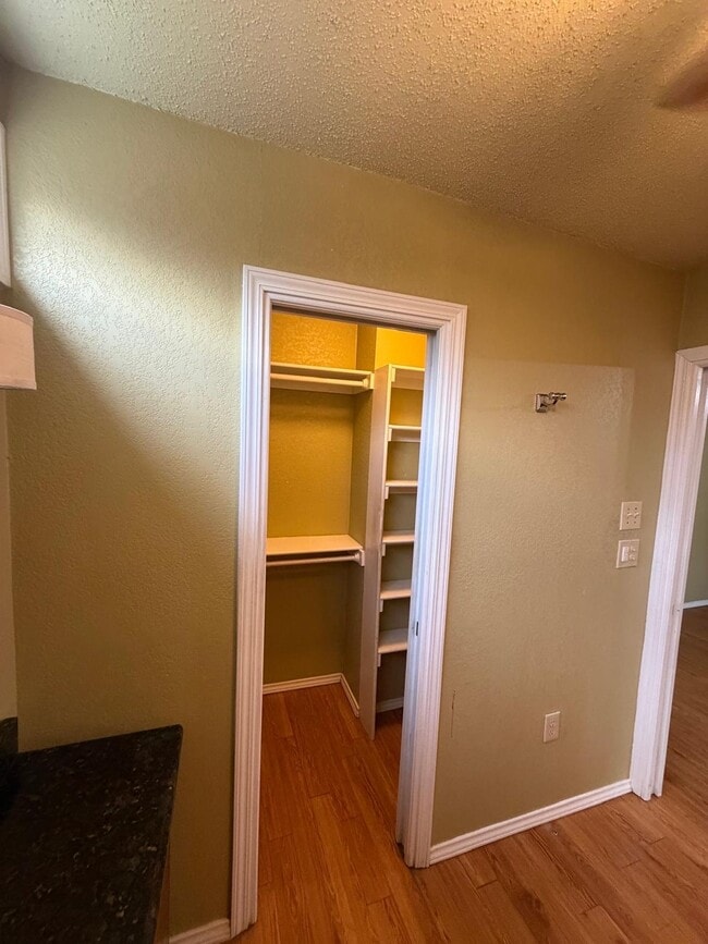 Building Photo - 934 Flagstone Dr