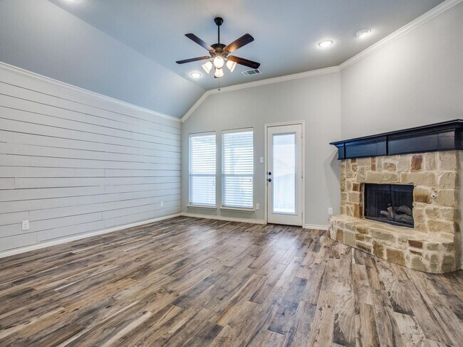 Building Photo - 5932 Trout Dr