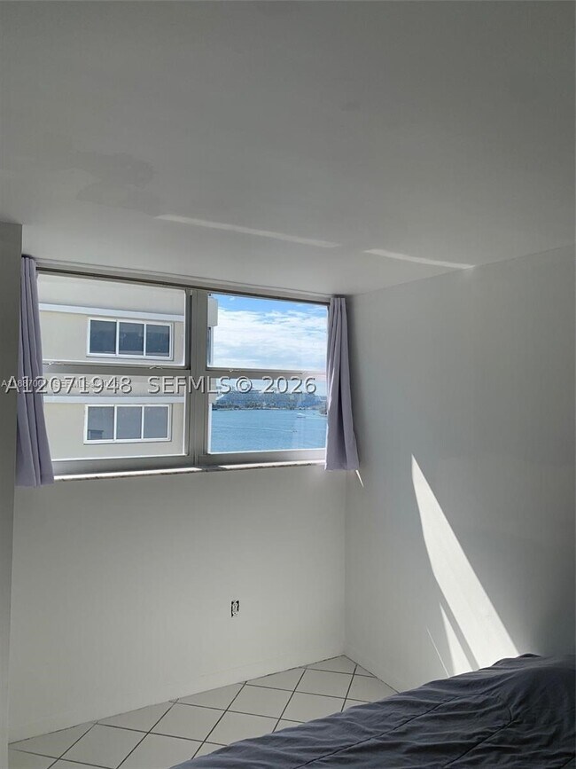 Building Photo - 1228 West Dr
