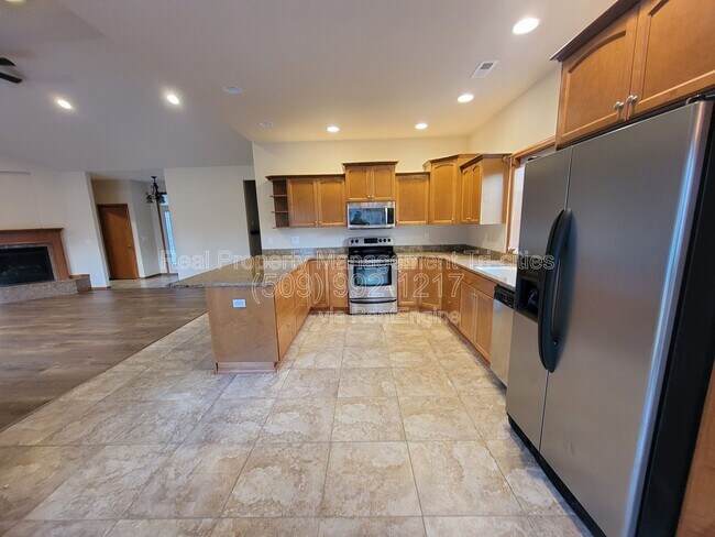 Building Photo - 19 Jasmine Ln