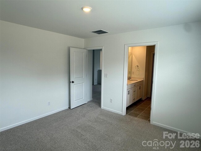Building Photo - 404 Silver Birch Ct