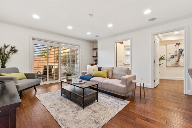 Building Photo - 1077 10th St