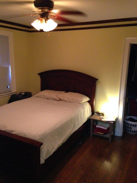 Decent sized bedroom - 1820 Pleasant St