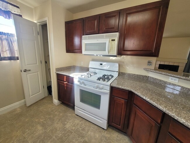 Building Photo - 2801 N Rainbow Blvd