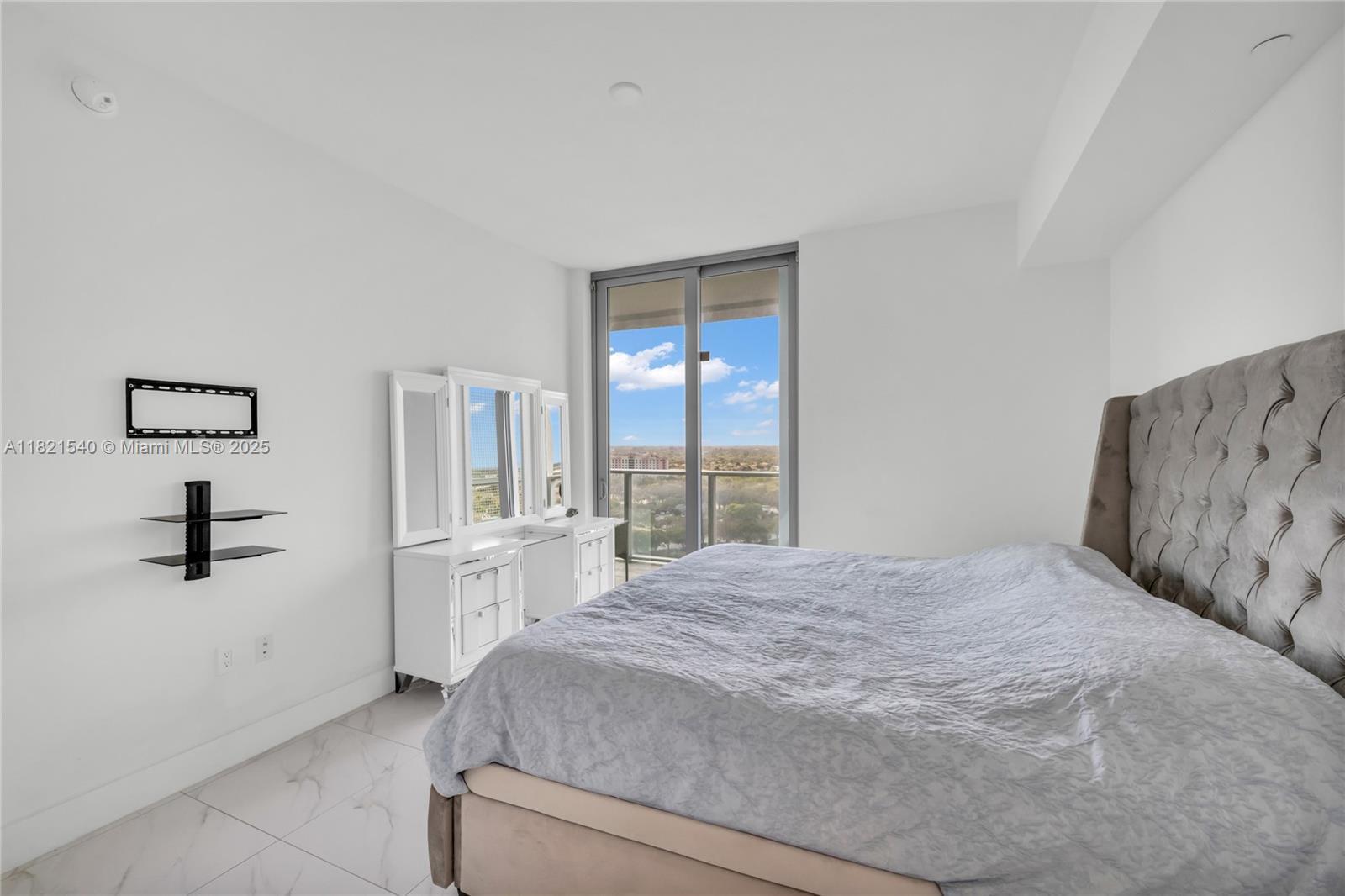 Building Photo - 2000 Metropica Way