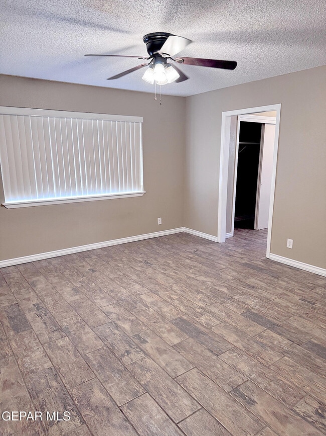 Building Photo - 3330 Wedgewood Dr