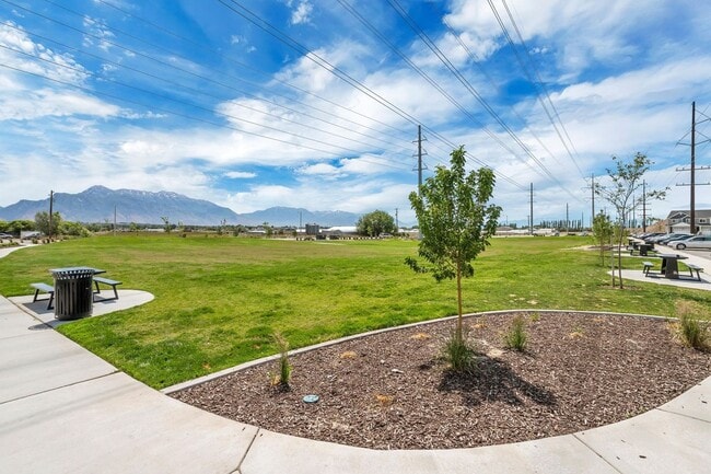 Building Photo - Great Lehi Townhome