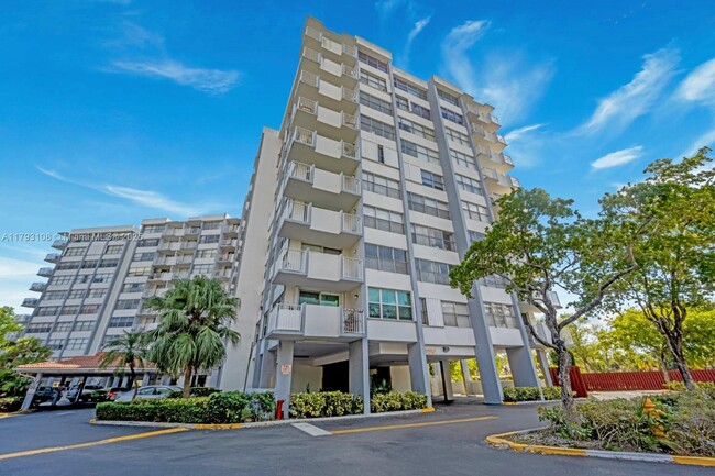 Building Photo - 1300 NE Miami Gardens Dr