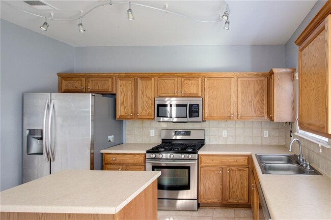Building Photo - 1415 Fort LLoyd Pl