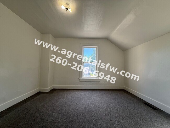 Building Photo - 412 Nussbaum Ave