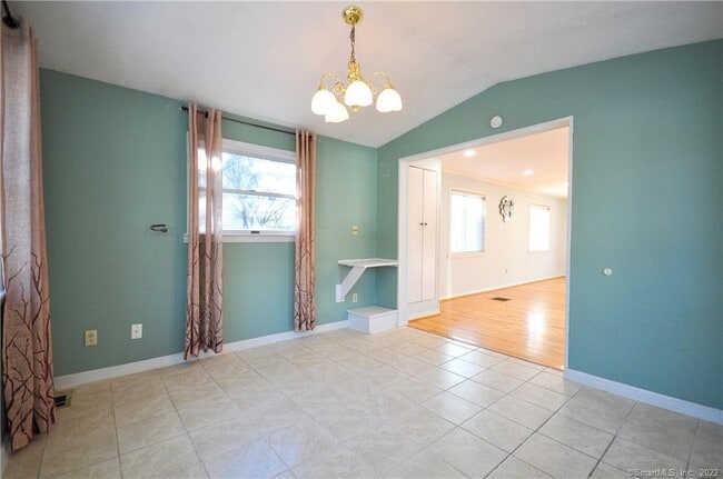 Building Photo - 44 Simsbury Manor Dr
