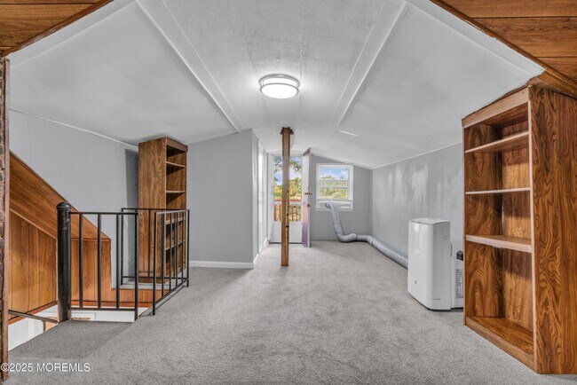 Building Photo - 177 Creek Rd