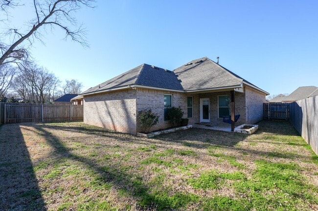Building Photo - Beautiful 3 bedroom/2 bathroom in Willow Heights
