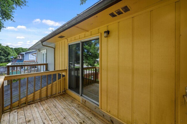 Building Photo - 152 Scottwood Dr SE