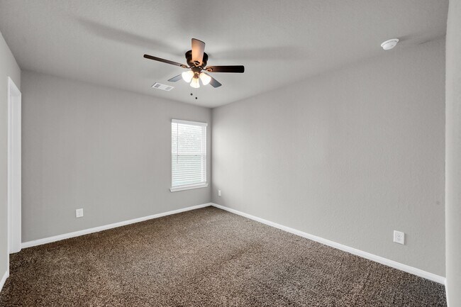 Building Photo - 2237 Raider Dr