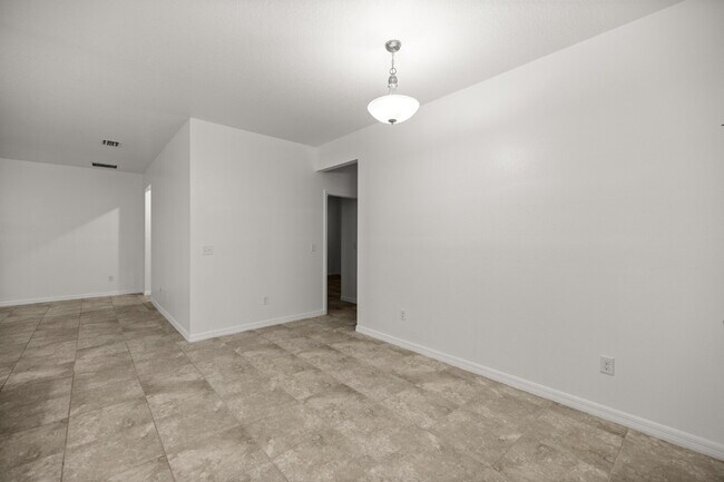 Building Photo - Spacious 4 Bedroom Home with Private Mother-in-Law Suite – Pet Friendly & Move-In Ready!