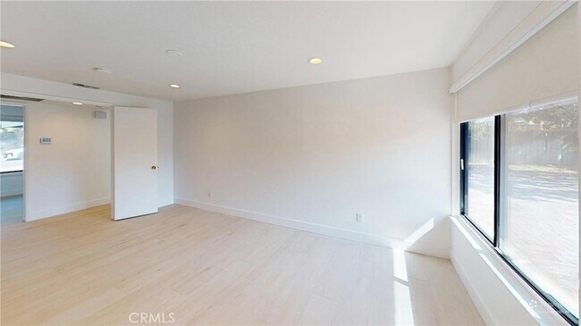Building Photo - 2551 La Praix St