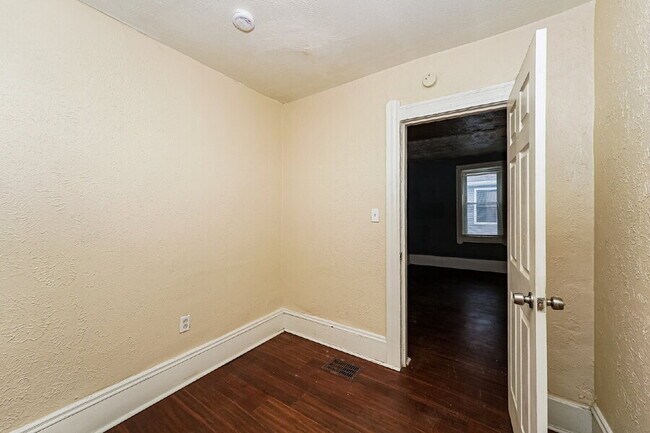 Building Photo - 6010 Wakefield Ave