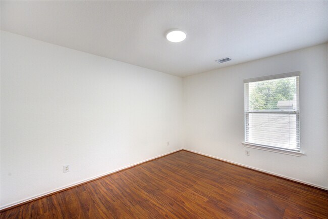 Building Photo - 11 E Sage Creek Pl