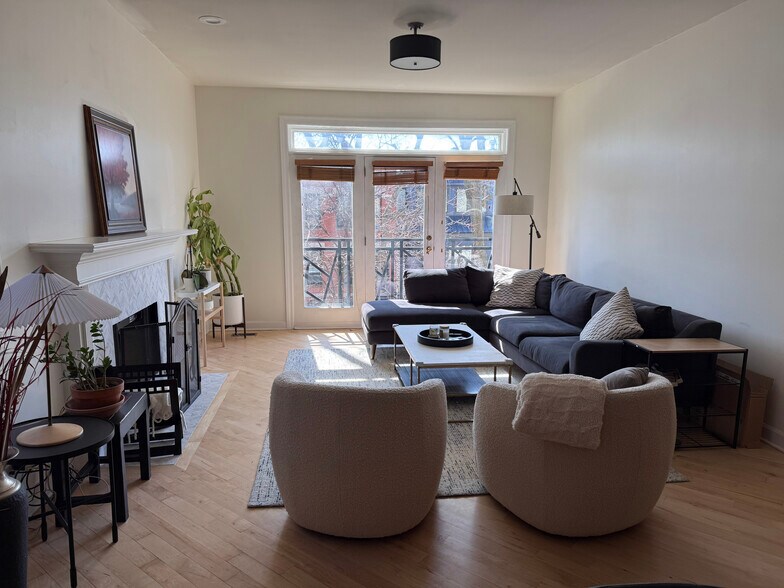 Building Photo - 2212 W Huron St