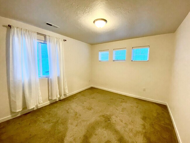 Building Photo - Beautiful 4 Bedroom, 4 Car Garage With Small Trailer Parking in Star - Available NOW