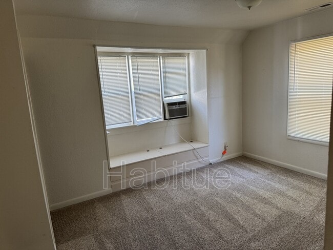 Building Photo - 1405 N 11th St
