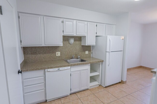 Building Photo - 3 BED CONDO,  WATER INCLUDED IN RENT