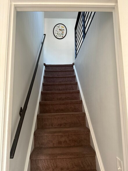 Building Photo - 39 Thomas Ave