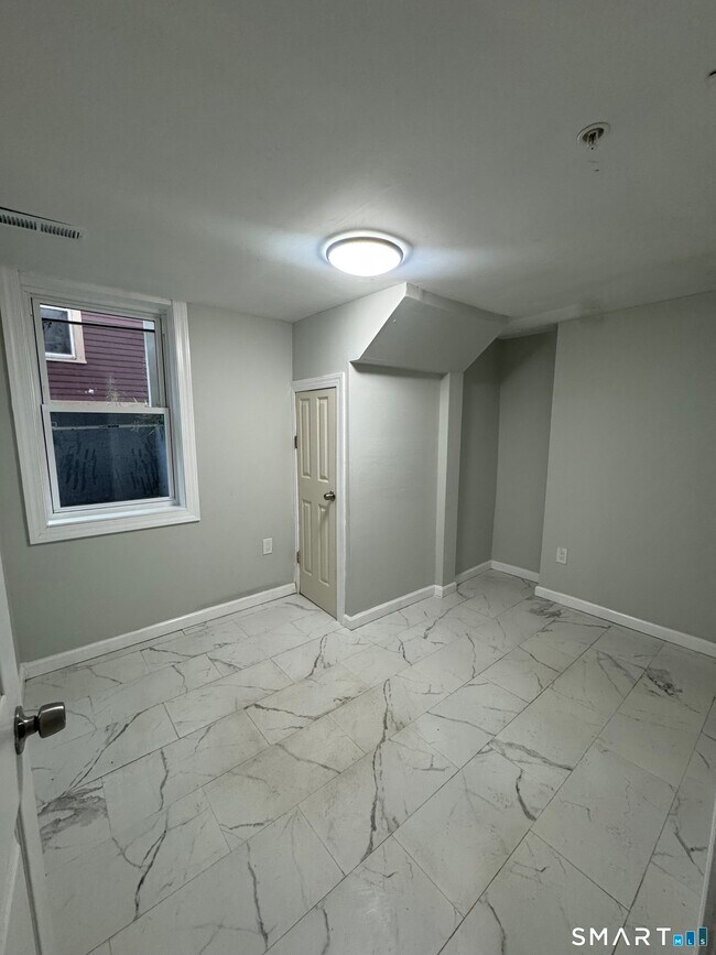 Building Photo - 368 Norton St