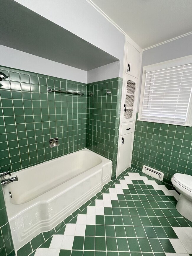 Building Photo - 2 Bed 1.5 Bath 1 Car Garage in the GRADY MUSGRAVE LAKESIDE Addition