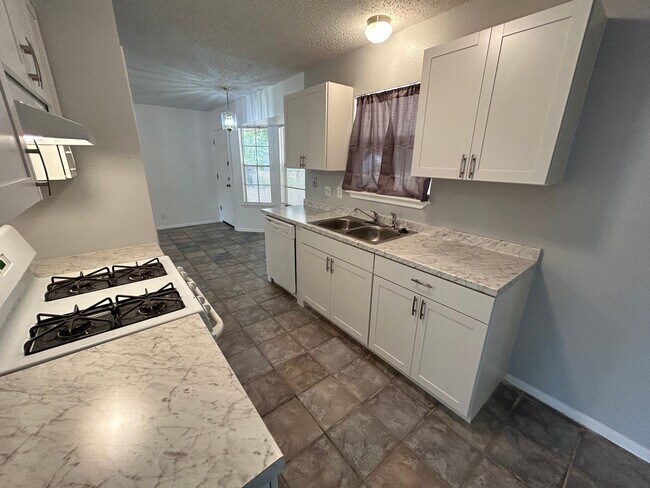 Building Photo - *MOVE IN SPECIAL* Tucked Away on a Cul-de-Sac | 3-Bedroom San Antonio Home!