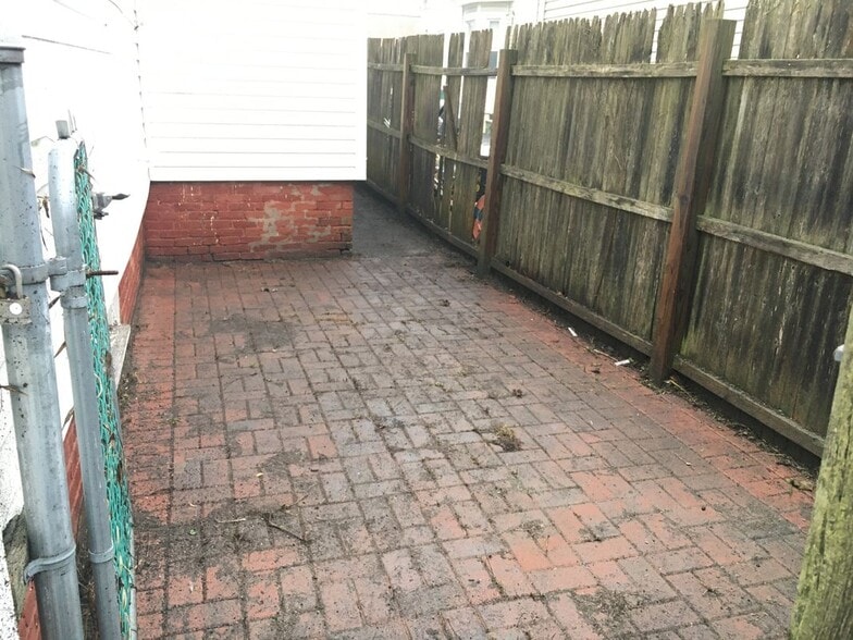 Building Photo - 254 Broadway