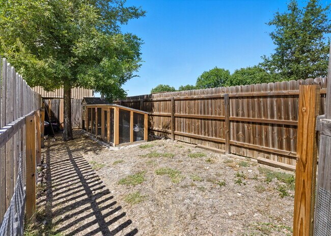 Building Photo - Incredible value with a **washer, dryer, refrigerator, shed, and a covered backyard with a dog run!