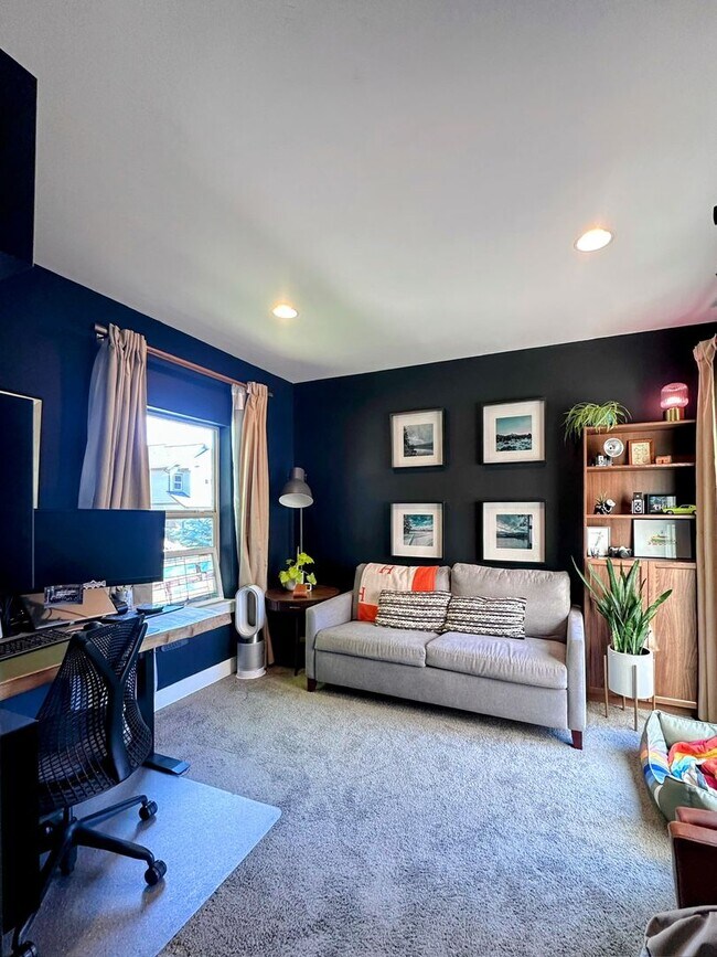 Building Photo - Stunning home available in Stone Creek!  Must see the interior!