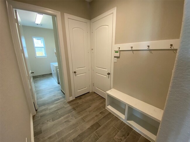 Building Photo - 7414 Evelyn Grv Dr