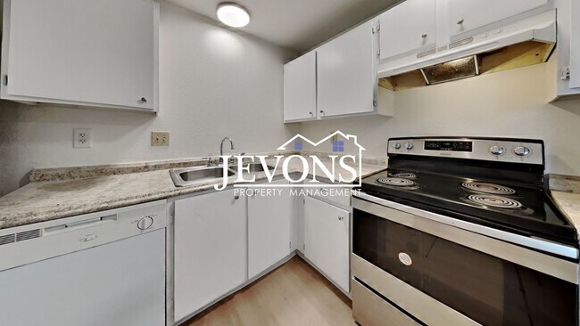 Building Photo - 2076 E 56th St