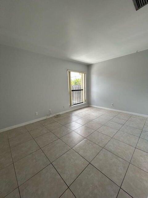 Building Photo - 725 Sunny Pine Way