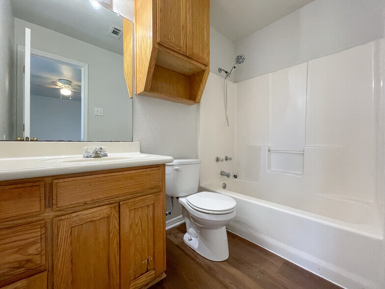 Building Photo - 175 Spring Water Ln