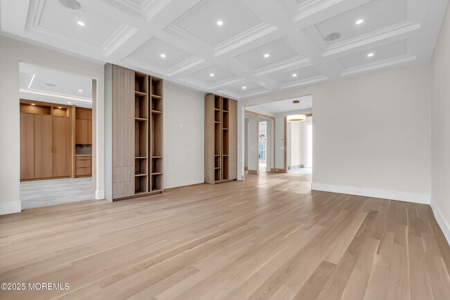 Building Photo - 19 Clarence Ave