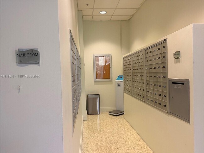 Building Photo - 4001 S Ocean Dr