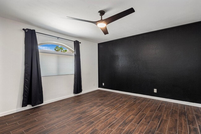 Building Photo - 10625 E Becker Ln