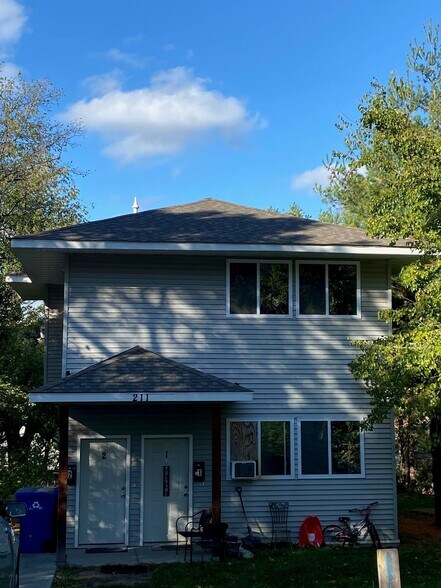 Building Photo - 211 Belvidere St E