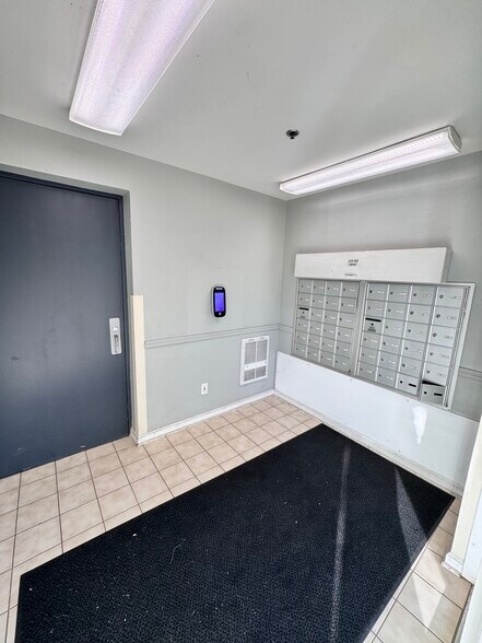 Building Photo - 418 56th St