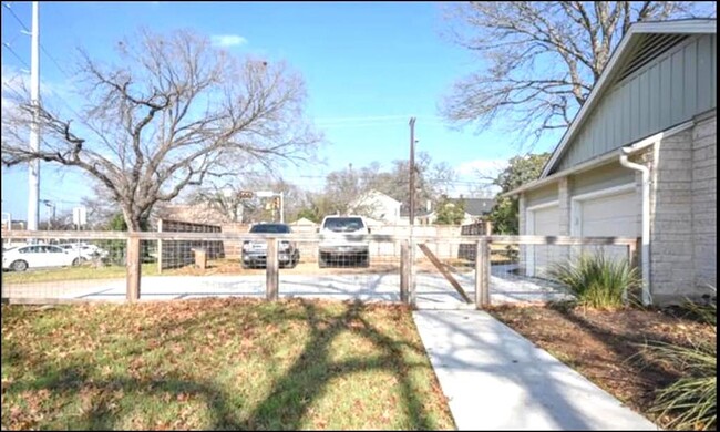 Building Photo - 1415 Newfield Ln
