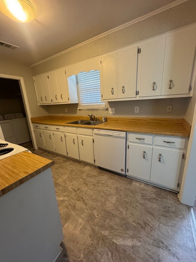 Building Photo - Cul-de-Sac Gem in Evans with New Carpet, Fresh Paint & Spacious Yard