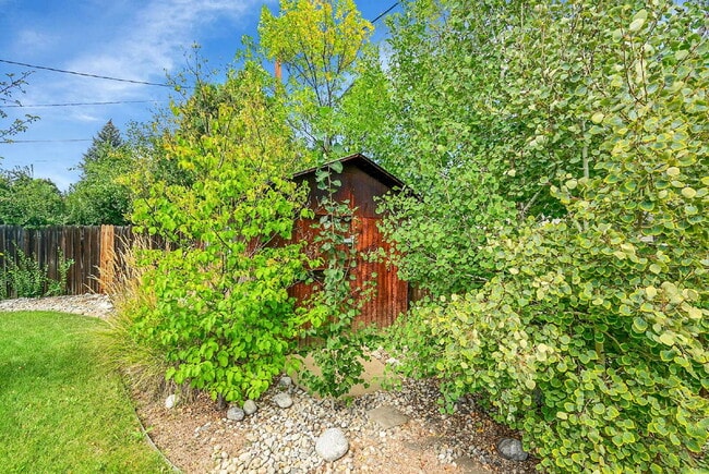 Building Photo - $3,195.00, 4 bed, 3 bath located in Arvada.